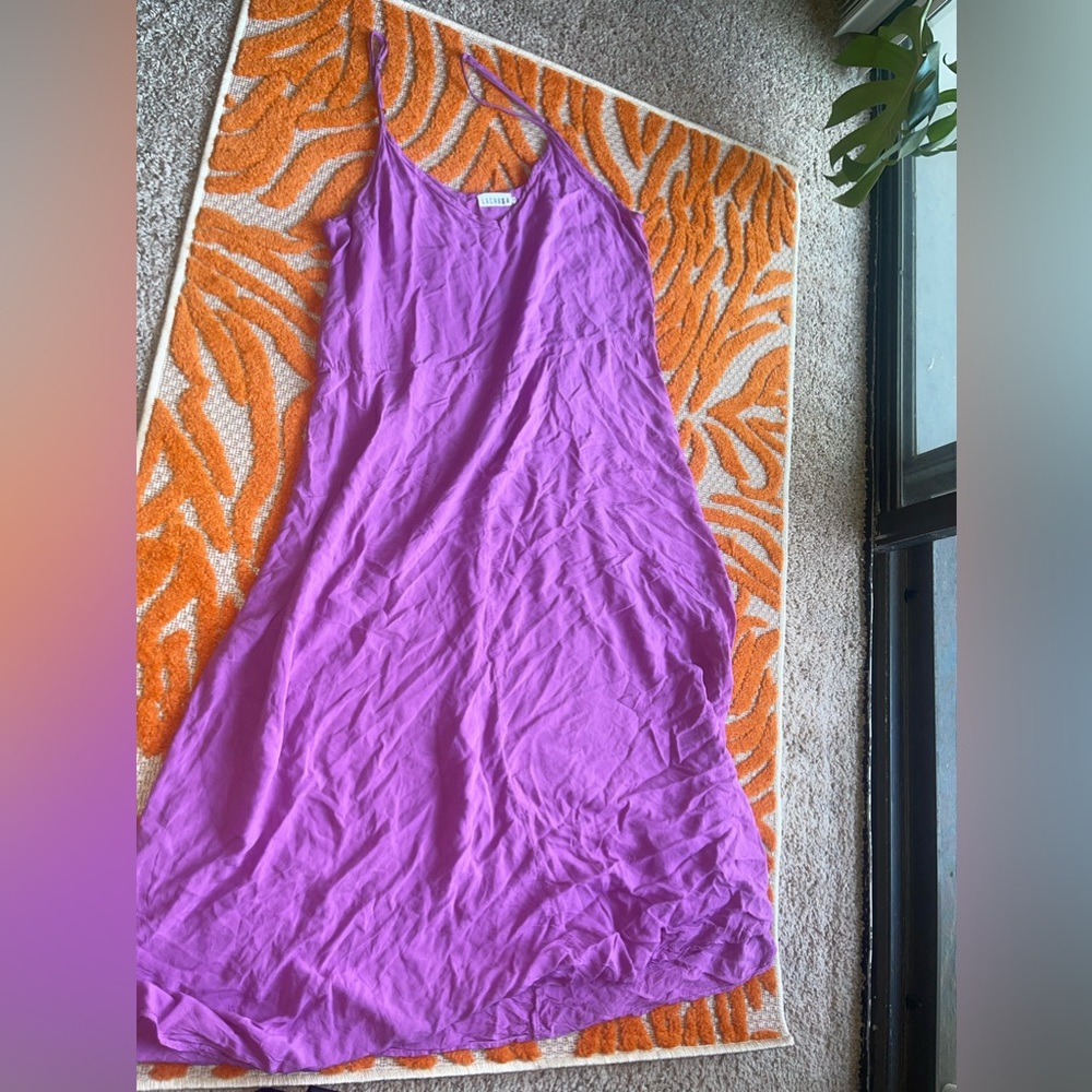 LACA V-Neck Midi Dress